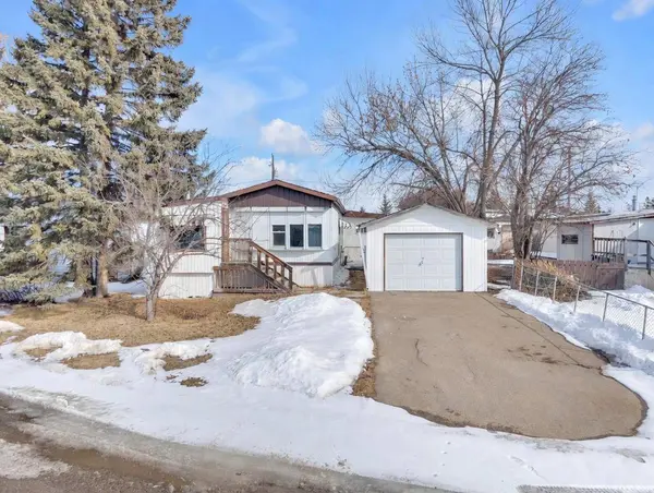 4 21A St Close, Bowden, AB T0M0K0
