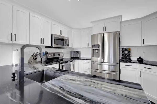 68 Ireland CRES, Red Deer, AB T4R 3K8