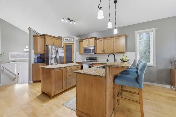 106 Oaklands CRES, Red Deer, AB T4P 0C4