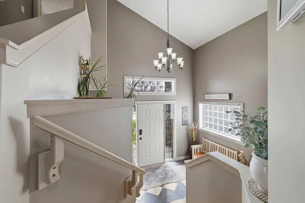 106 Oaklands CRES, Red Deer, AB T4P 0C4