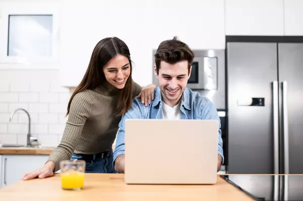 young-couple-working-together-with-a-laptop-at-hom-2025-01-07-15-56-24-utc