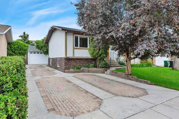 38 Wiltshire BLVD, Red Deer, AB T4N3H4