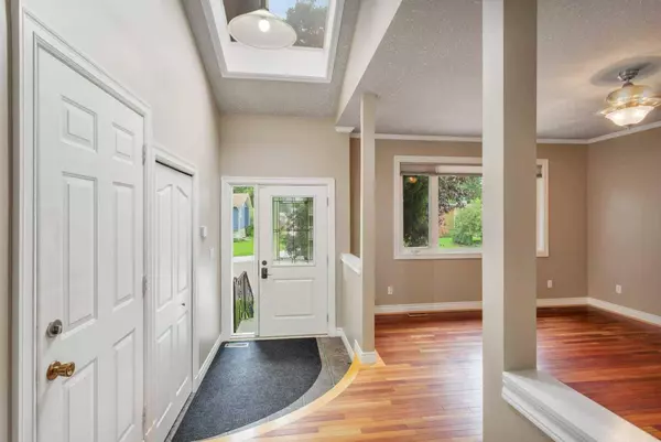 38 Wiltshire BLVD, Red Deer, AB T4N3H4