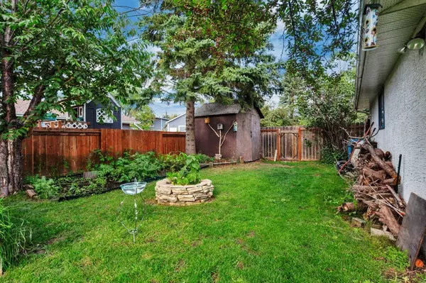 99 Barrett DR, Red Deer, AB T4R 1H2