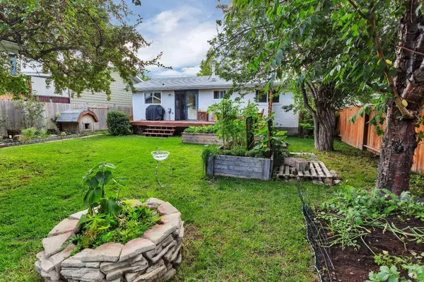 99 Barrett DR, Red Deer, AB T4R 1H2