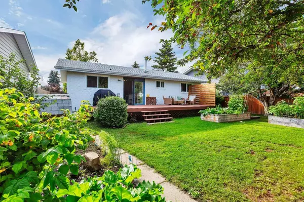 99 Barrett DR, Red Deer, AB T4R 1H2