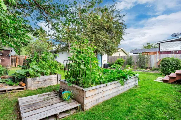 99 Barrett DR, Red Deer, AB T4R 1H2