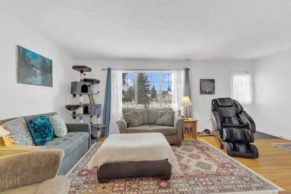 4121 38 AVE, Red Deer, AB T4N 2T8