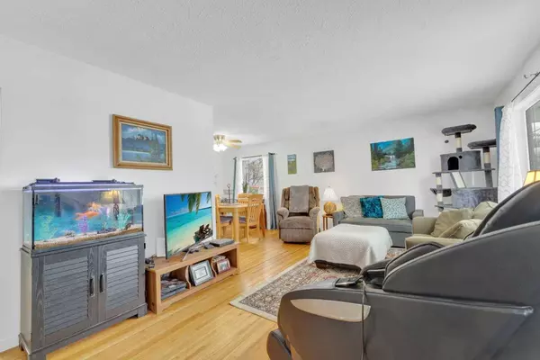 4121 38 AVE, Red Deer, AB T4N 2T8