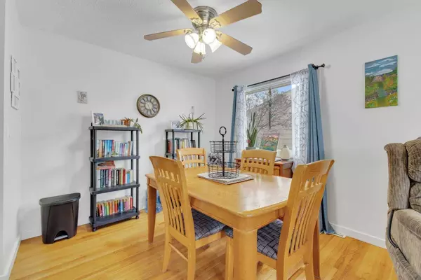 4121 38 AVE, Red Deer, AB T4N 2T8