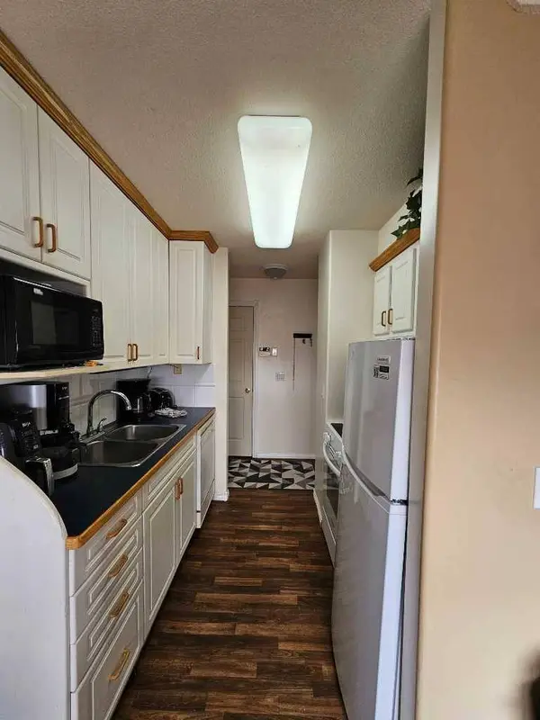 5519 Kerry Wood DR #204, Red Deer, AB T4N 4X3