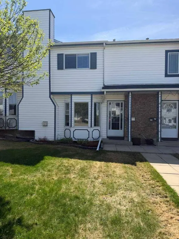 25 Ellenwood DR, Red Deer, AB T4R 2E1