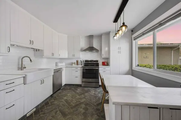 6 Otterbury AVE, Red Deer, AB T4N 4Z9