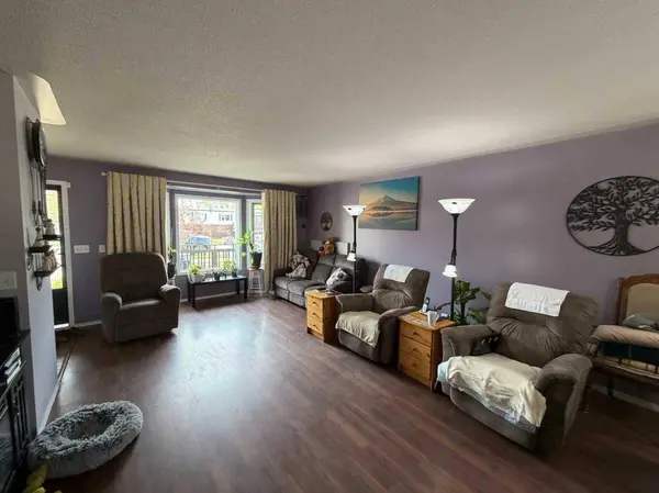 4606B 48 AVE, Sylvan Lake, AB T4S 1M8