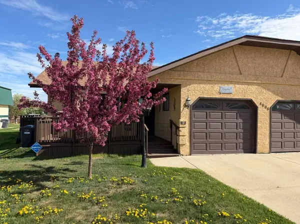 4606B 48 AVE, Sylvan Lake, AB T4S 1M8