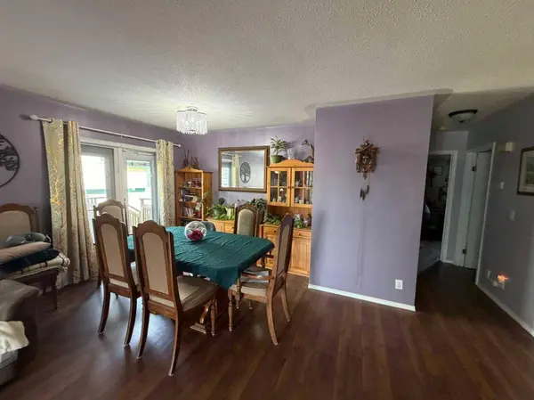 4606B 48 AVE, Sylvan Lake, AB T4S 1M8