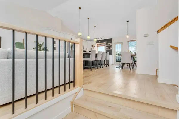 33 Walker BLVD, Red Deer, AB T4L 7E4