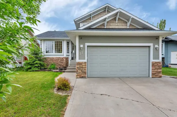 33 Walker BLVD, Red Deer, AB T4L 7E4