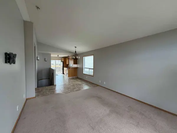 157 Oswald Close, Red Deer, AB T4P 0C1
