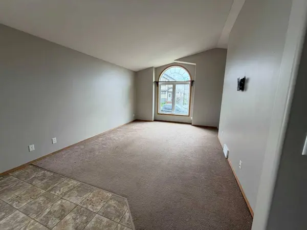157 Oswald Close, Red Deer, AB T4P 0C1