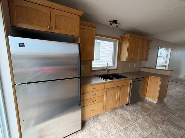 157 Oswald Close, Red Deer, AB T4P 0C1