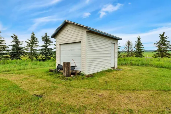 41113 Range Road 263, Rural Lacombe County, AB T4L 0A1
