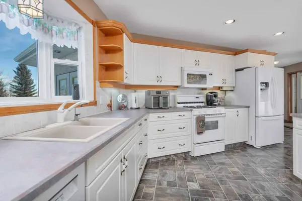 27556 Township Road 372, Rural Red Deer County, AB T4G 0M5