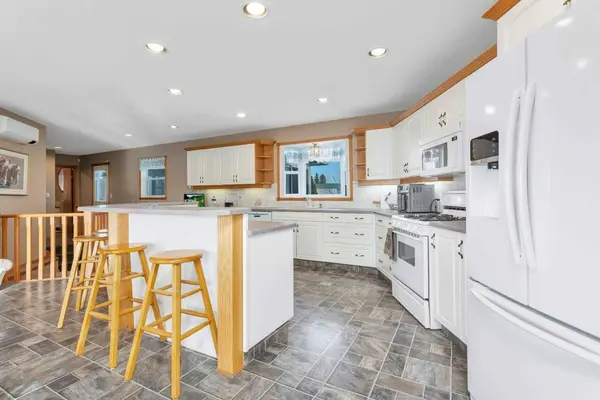 27556 Township Road 372, Rural Red Deer County, AB T4G 0M5