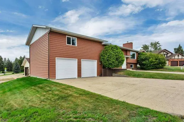3 Goodacre Close, Red Deer, AB T4P3A3
