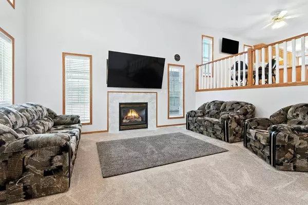 40 Ammeter Close, Red Deer, AB T4R 2Y5