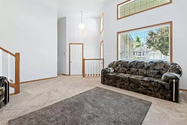 40 Ammeter Close, Red Deer, AB T4R 2Y5