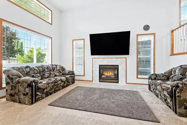 40 Ammeter Close, Red Deer, AB T4R 2Y5