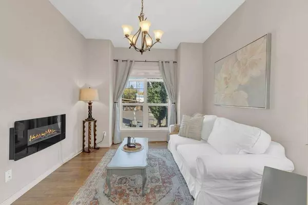 5024 47 ST, Sylvan Lake, AB T4S 1C5