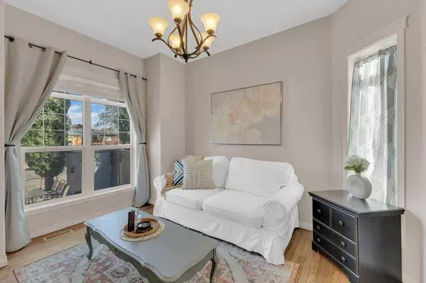 5024 47 ST, Sylvan Lake, AB T4S 1C5