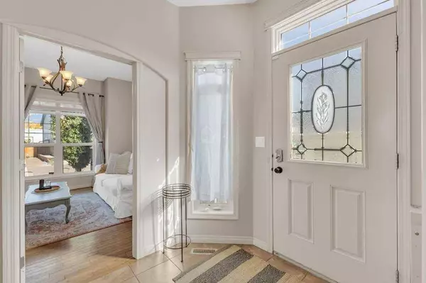 5024 47 ST, Sylvan Lake, AB T4S 1C5