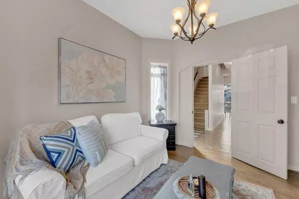 5024 47 ST, Sylvan Lake, AB T4S 1C5