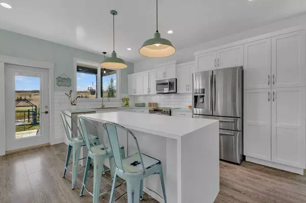 7 VANVELLER WAY, Sylvan Lake, AB T4S 0M4