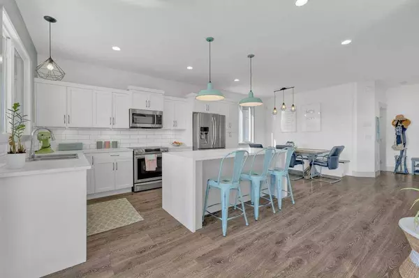 7 VANVELLER WAY, Sylvan Lake, AB T4S 0M4