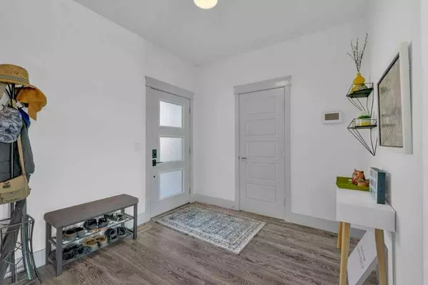 7 VANVELLER WAY, Sylvan Lake, AB T4S 0M4