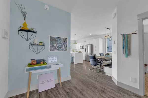 7 VANVELLER WAY, Sylvan Lake, AB T4S 0M4