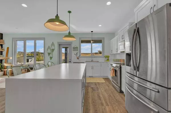 7 VANVELLER WAY, Sylvan Lake, AB T4S 0M4