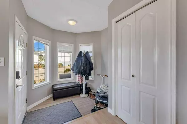 73 Lansbury Close, Lacombe, AB T4L 1P4