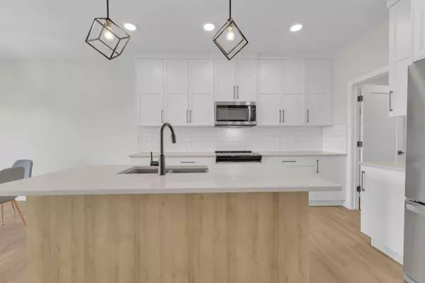 15 Rosse PL, Sylvan Lake, AB T4S 0M7