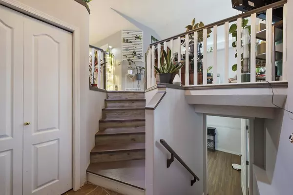 10 Halsall ST, Sylvan Lake, AB T4S 1T4