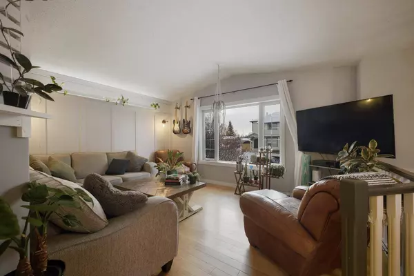 10 Halsall ST, Sylvan Lake, AB T4S 1T4