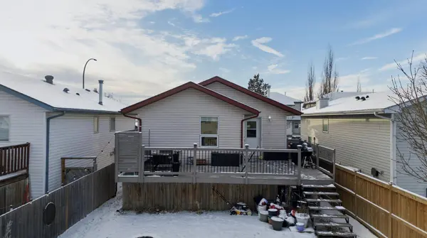 10 Halsall ST, Sylvan Lake, AB T4S 1T4
