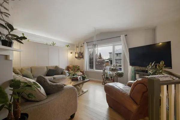 10 Halsall ST, Sylvan Lake, AB T4S 1T4