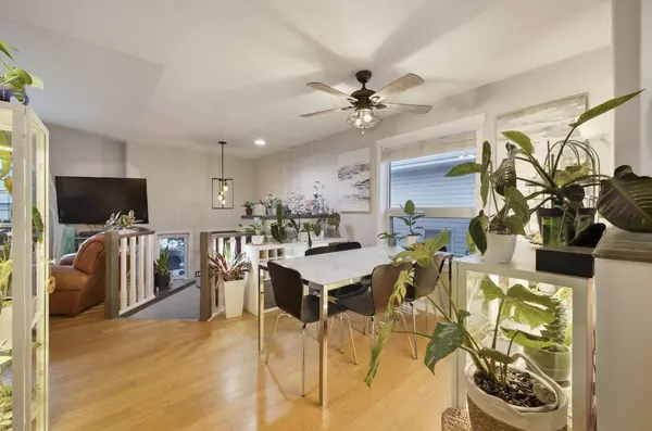 10 Halsall ST, Sylvan Lake, AB T4S 1T4