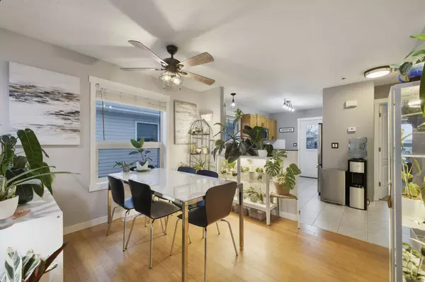 10 Halsall ST, Sylvan Lake, AB T4S 1T4