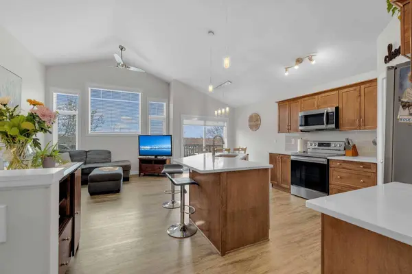 156 Wiley CRES, Red Deer, AB T4N 7G7